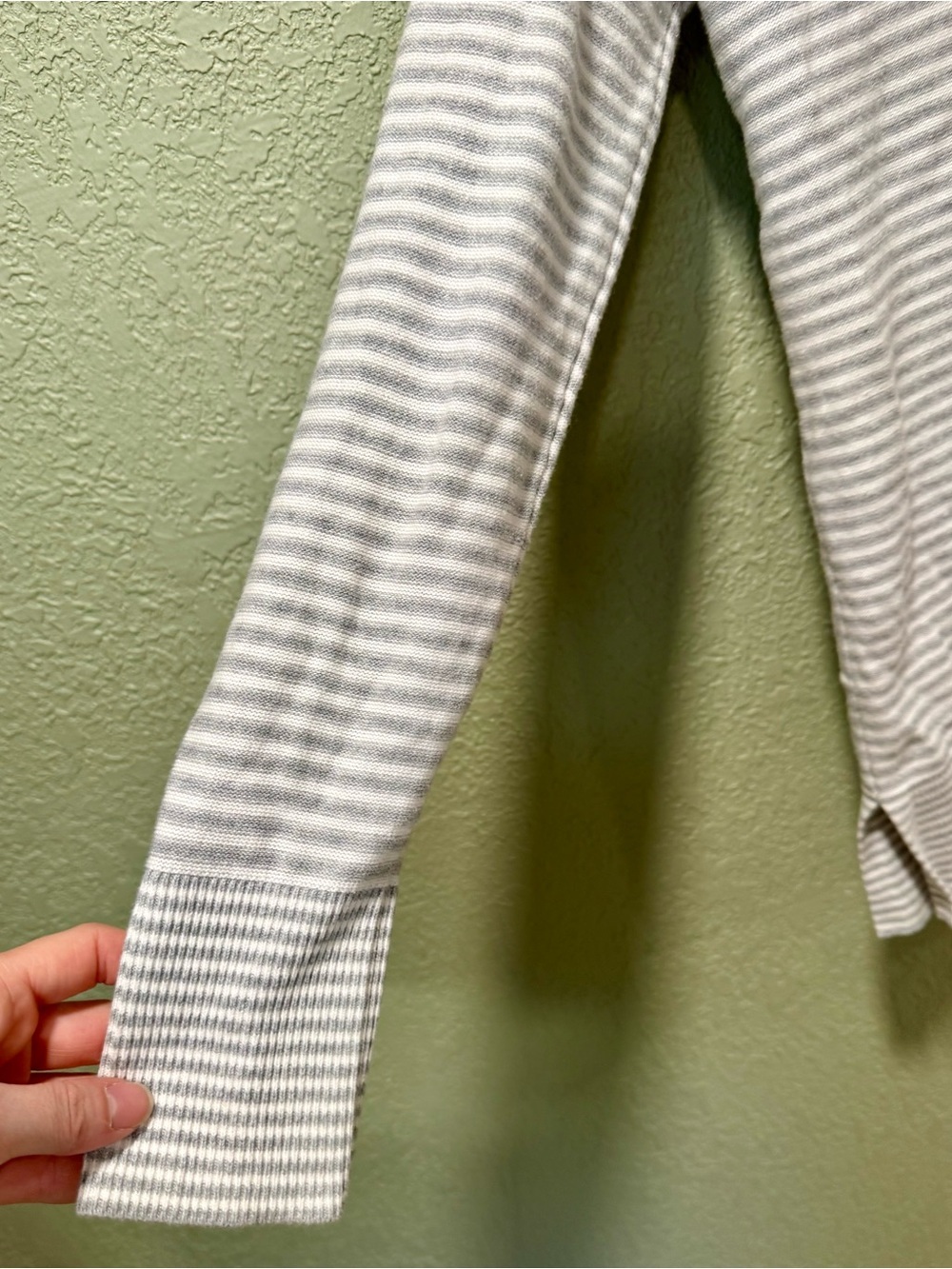 Tommy Hilfiger Women's Gray & White Striped V-Neck Sweater - Picture 3 of 4